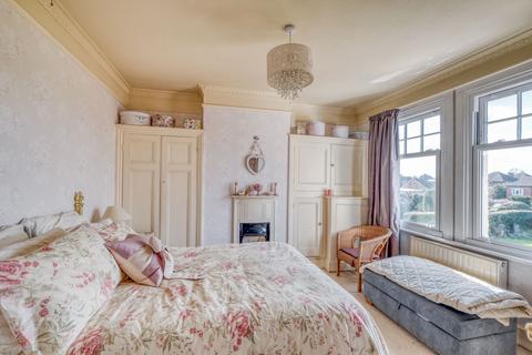 11 Hallow Road, Worcester, WR2 6BX
