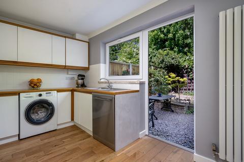 61 Tudor Walk, Leatherhead, KT22 7HX