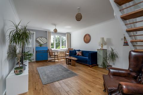 61 Tudor Walk, Leatherhead, KT22 7HX