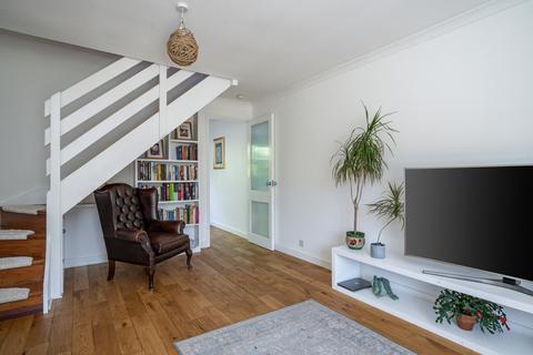 61 Tudor Walk, Leatherhead, KT22 7HX