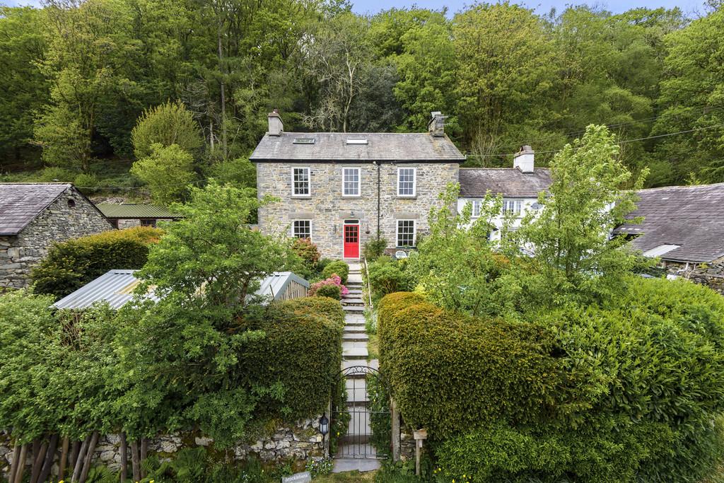 Brocklebank Ground, Torver, Coniston, Cumbria, LA21 8BS 6 bed semi
