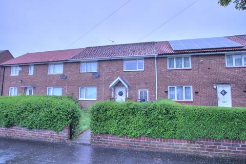 3 bedroom terraced house for sale - Binswood Avenue, Blakelaw, Newcastle upon Tyne, NE5