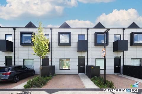 2 bedroom townhouse to rent, South Loop Green, Port Loop, Edgbaston, B16