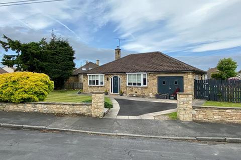2 bedroom detached bungalow for sale - North Grove Crescent, Wetherby, LS22