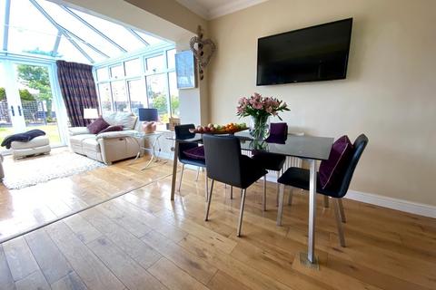 2 North Grove Crescent, Wetherby, LS22 7PY