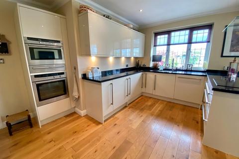2 North Grove Crescent, Wetherby, LS22 7PY