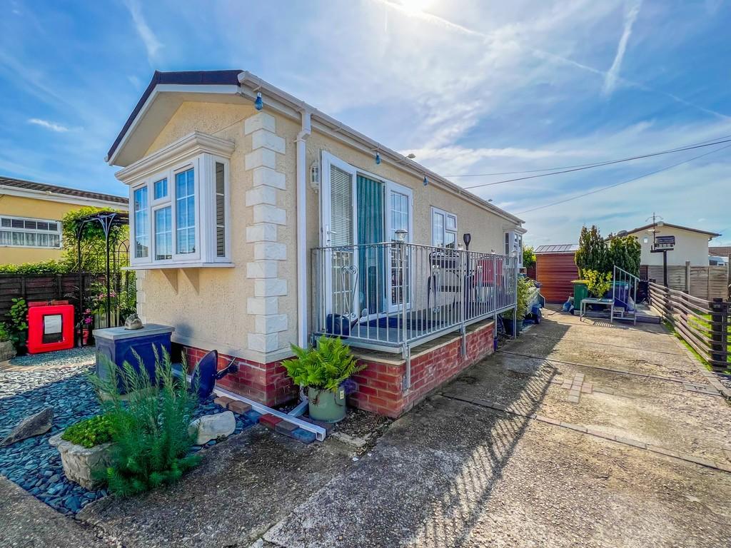 Crouch Park, Hullbridge 1 bed mobile home £175,000