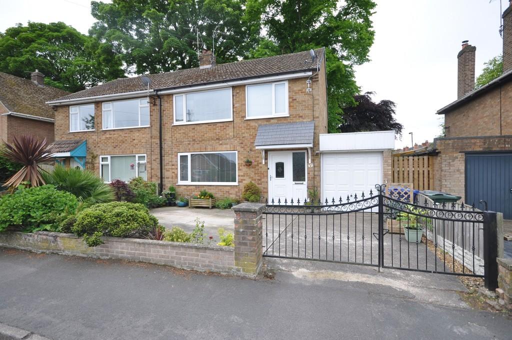 Inglenook Drive, Thorne, Doncaster, DN8 3 bed semidetached house £