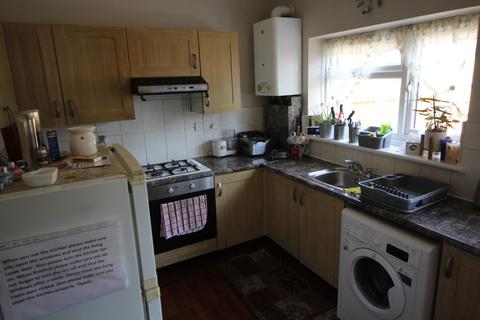 4 bedroom detached house to rent - Park Avenue southall
