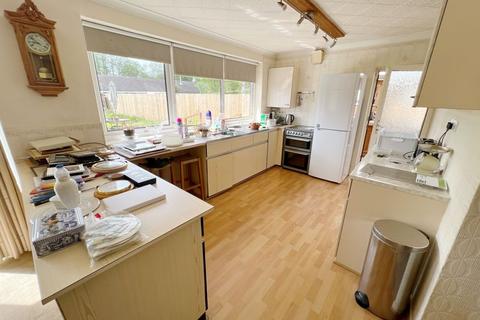 3 bedroom bungalow for sale - Meadow Road, Henley-In-Arden