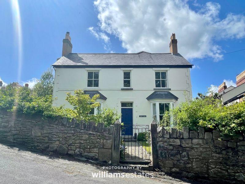 Castle Hill, Denbigh 4 bed detached house £375,000
