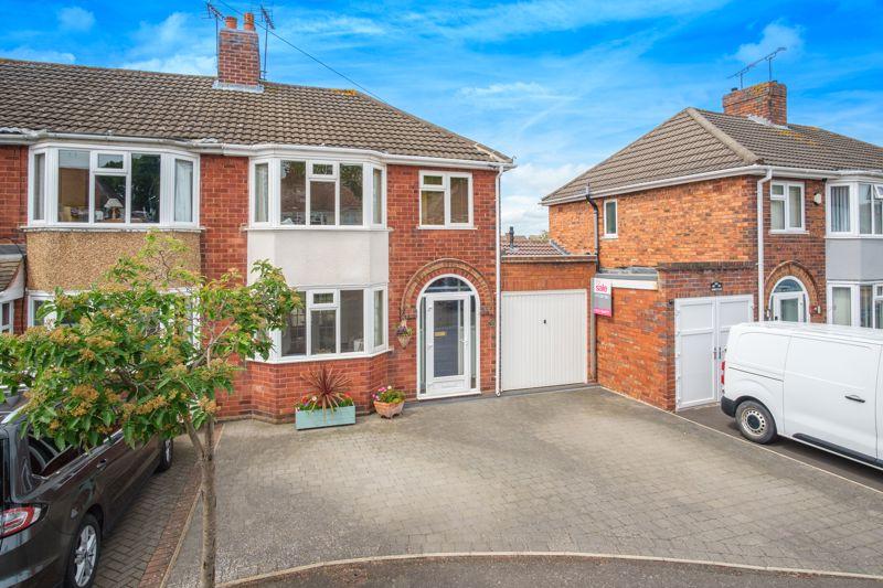 Fancourt Avenue, Penn, Wolverhampton 3 bed semidetached house £289,950