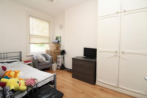 2 bedroom maisonette to rent, London Road, Bromley, BR1