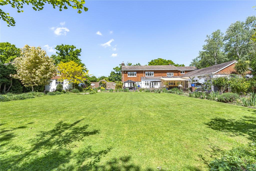 Rusper Road, Ifield 5 bed detached house - £1,350,000