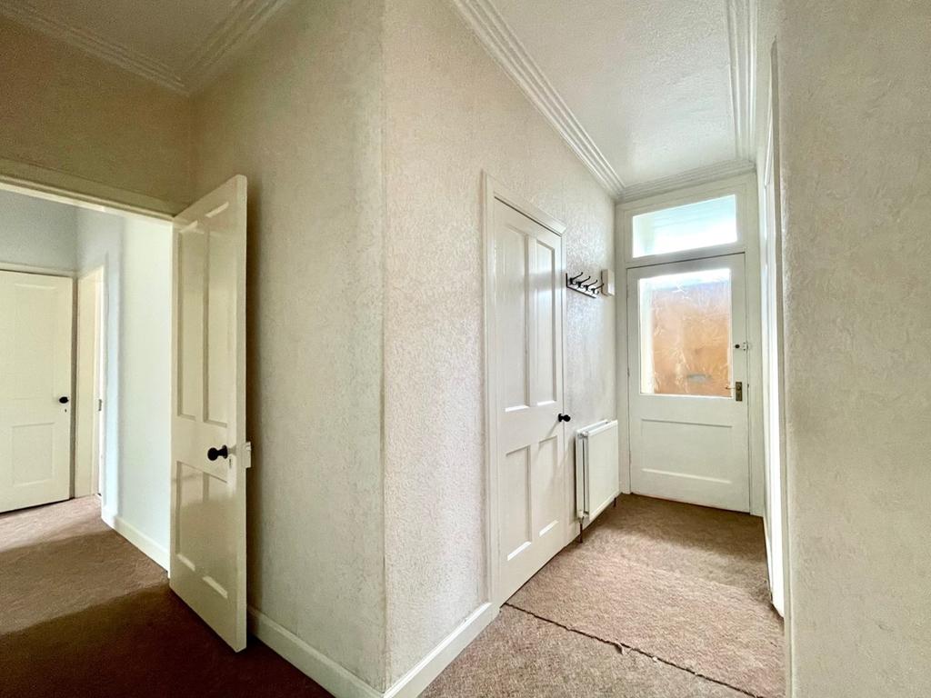 176 High Street, Kinrossshire... 2 bed flat £105,000