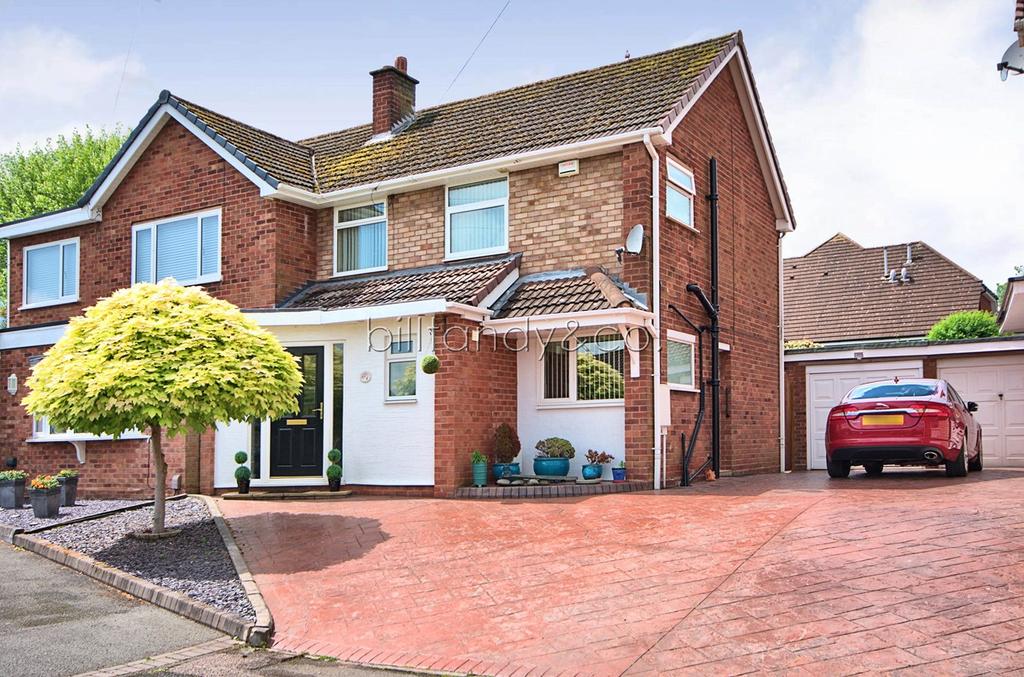Fairford Gardens, Burntwood, WS7 3 bed semidetached house £270,000
