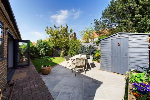 3 bedroom detached bungalow for sale - Cecilia Grove, Broadstairs, CT10