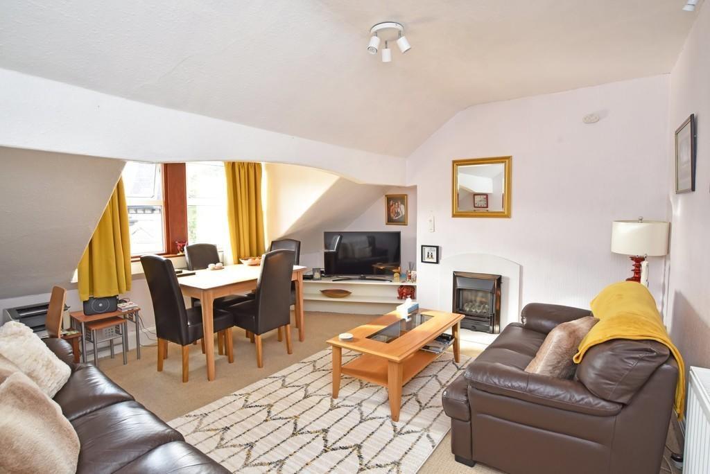 Hyde Park Road, Harrogate, HG1 2 bed apartment £168,000