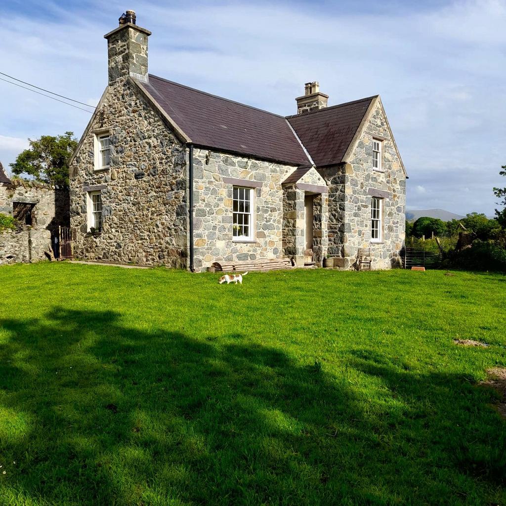 Llanwnda, Caernarfon, Gwynedd, LL54 3 bed detached house for sale £