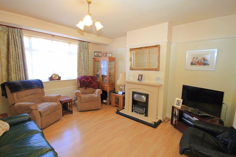 Chinnor Crescent, Greenford 3 bed semidetached house £600,000