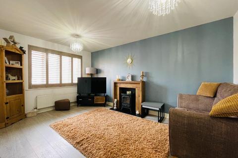 4 bedroom semi-detached house for sale - Moorland Way, Sherburn In Elmet, Leeds