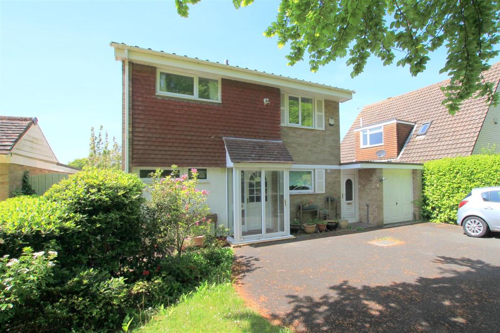 Wharncliffe Road, Highcliffe... 3 bed detached house £750,000