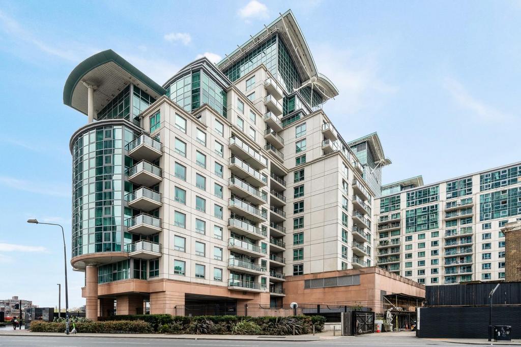 2 A St Geogre Wharf SW8 2 LE-12.jpg