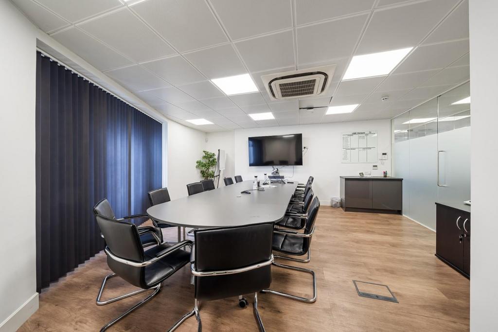 2 A St Geogre Wharf SW8 2 LE-7.jpg