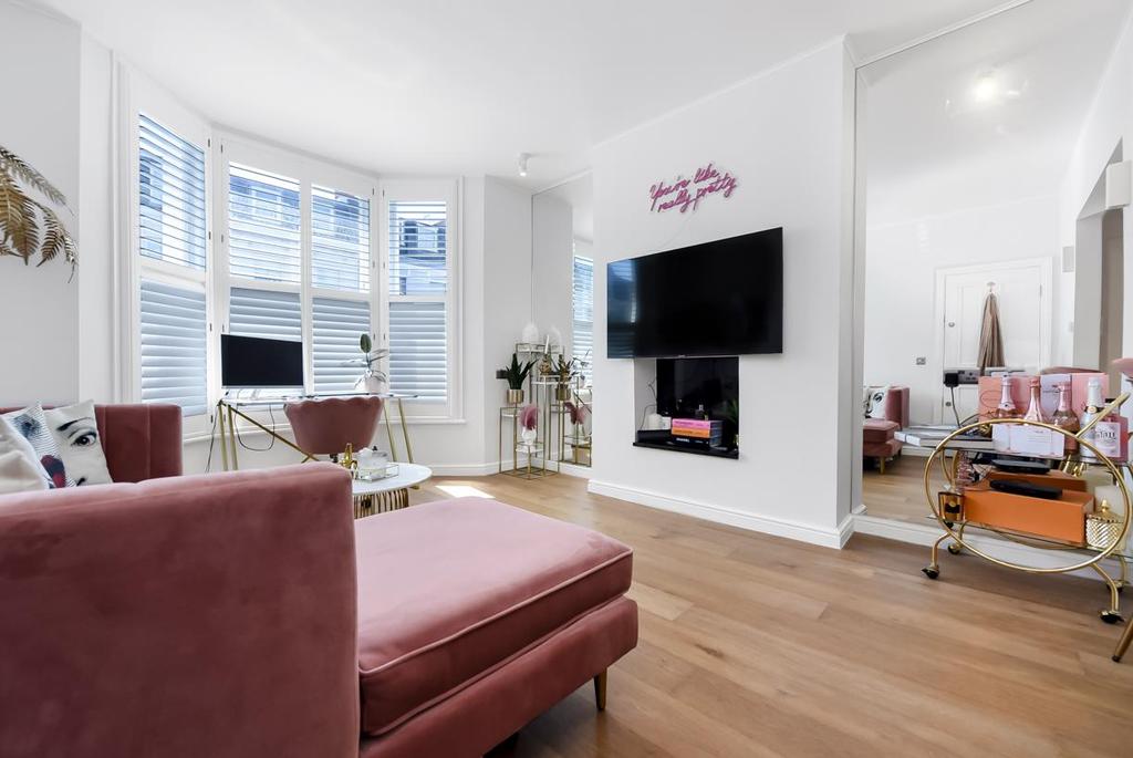 Halford Road, London 1 bed apartment £470,000