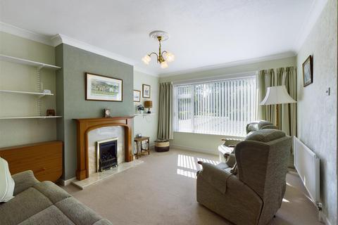 3 bedroom semi-detached house for sale - Manor Close, Beverley