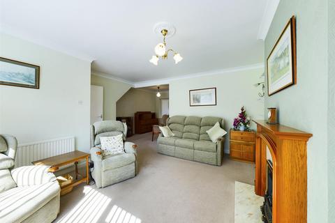 3 bedroom semi-detached house for sale - Manor Close, Beverley