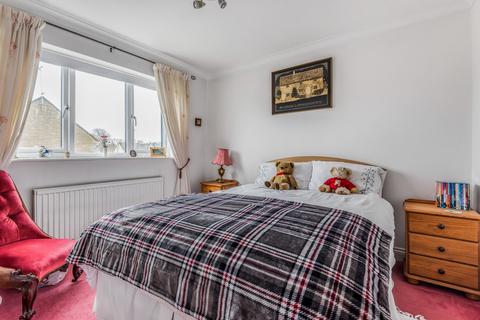 175 Alexander Drive, Cirencester, GL7 1UH