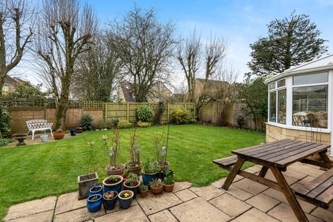 175 Alexander Drive, Cirencester, GL7 1UH