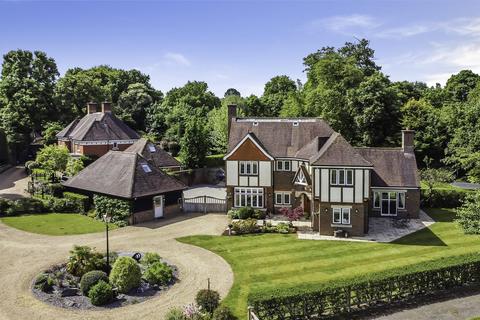 6 bedroom detached house for sale - Headley Common Road, Headley