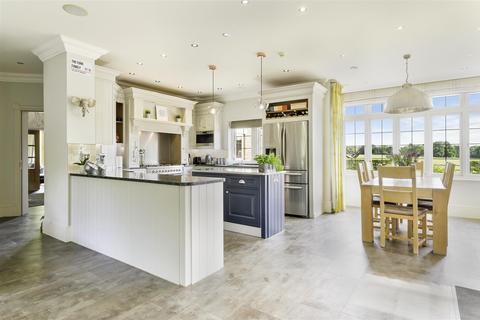 6 bedroom detached house for sale - Headley Common Road, Headley