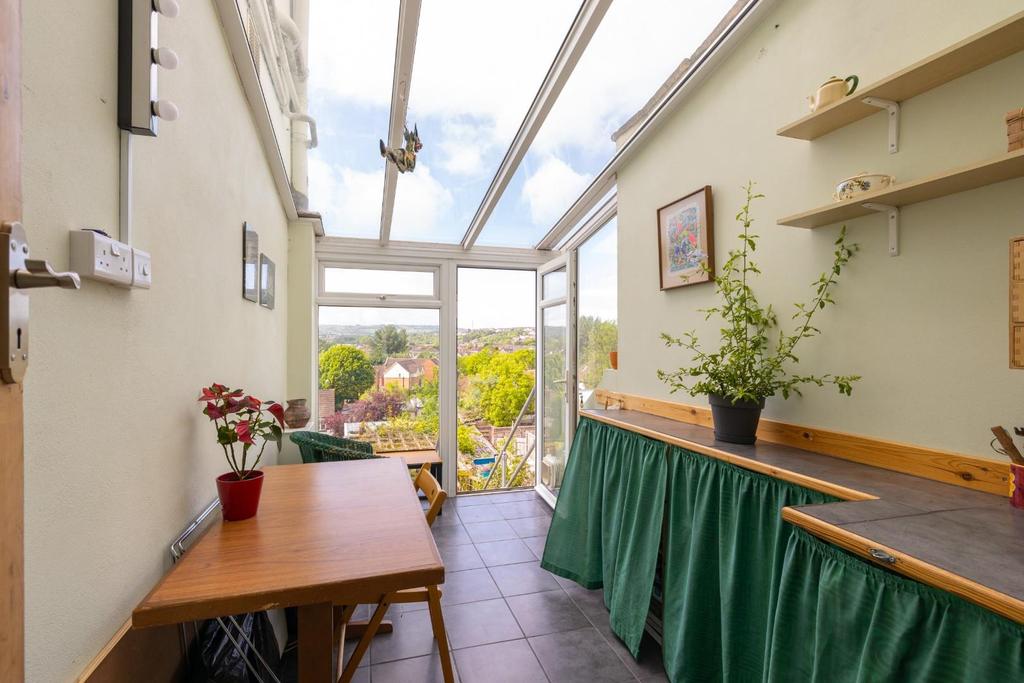 104 cotswold rd32.jpg