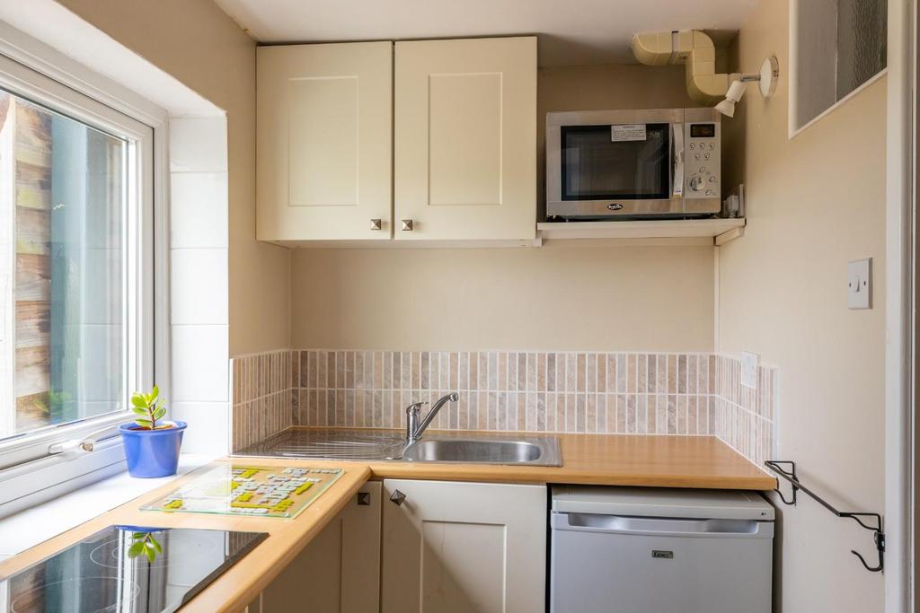 104 cotswold rd28.jpg