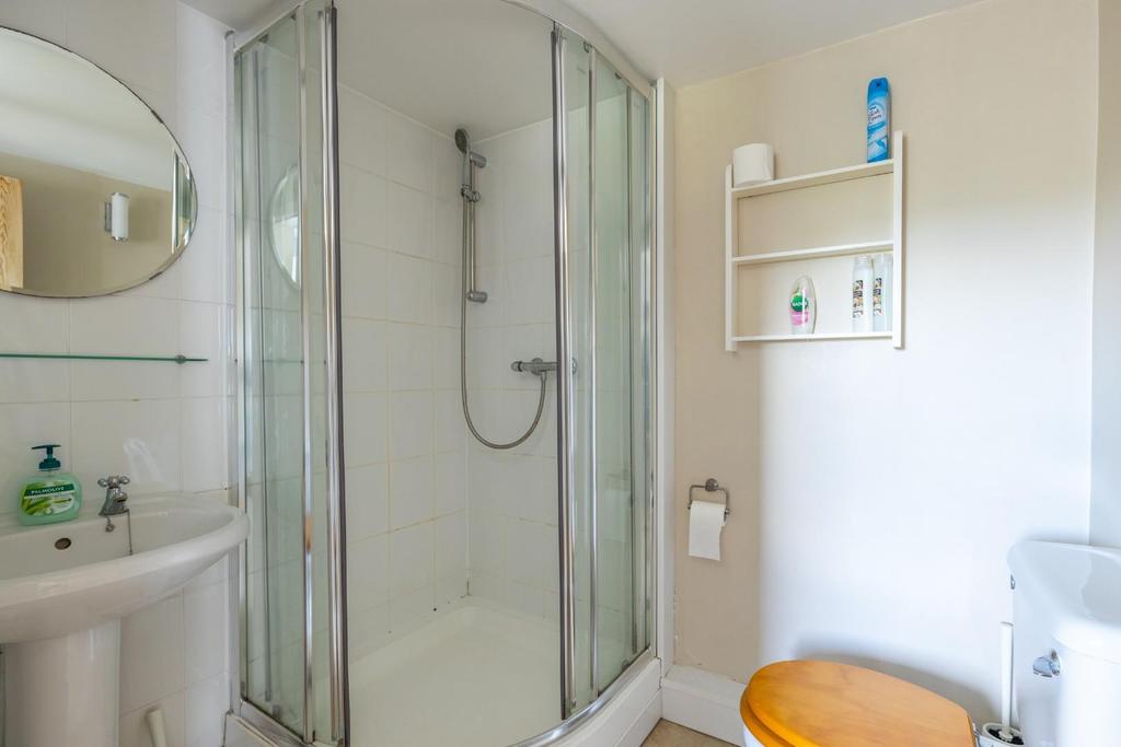 104 cotswold rd31.jpg