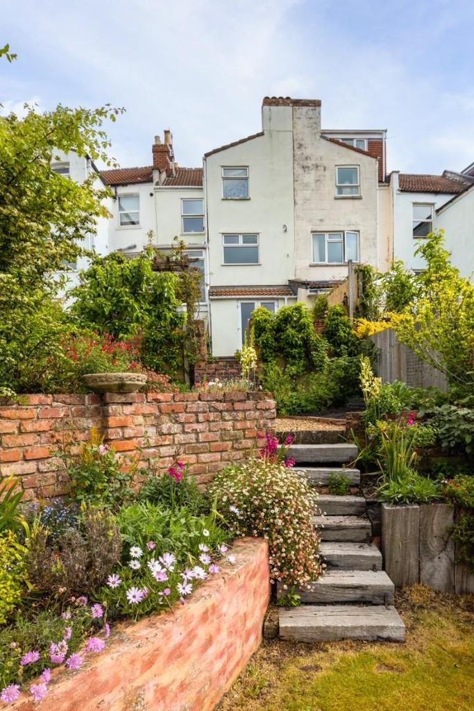 104 cotswold rd24.jpg