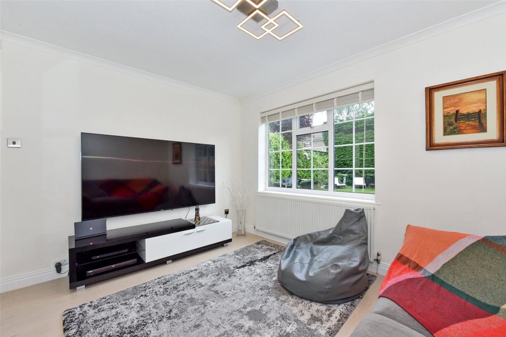 Illingworth, Windsor, Berkshire, SL4 5 bed detached house £3,950 pcm
