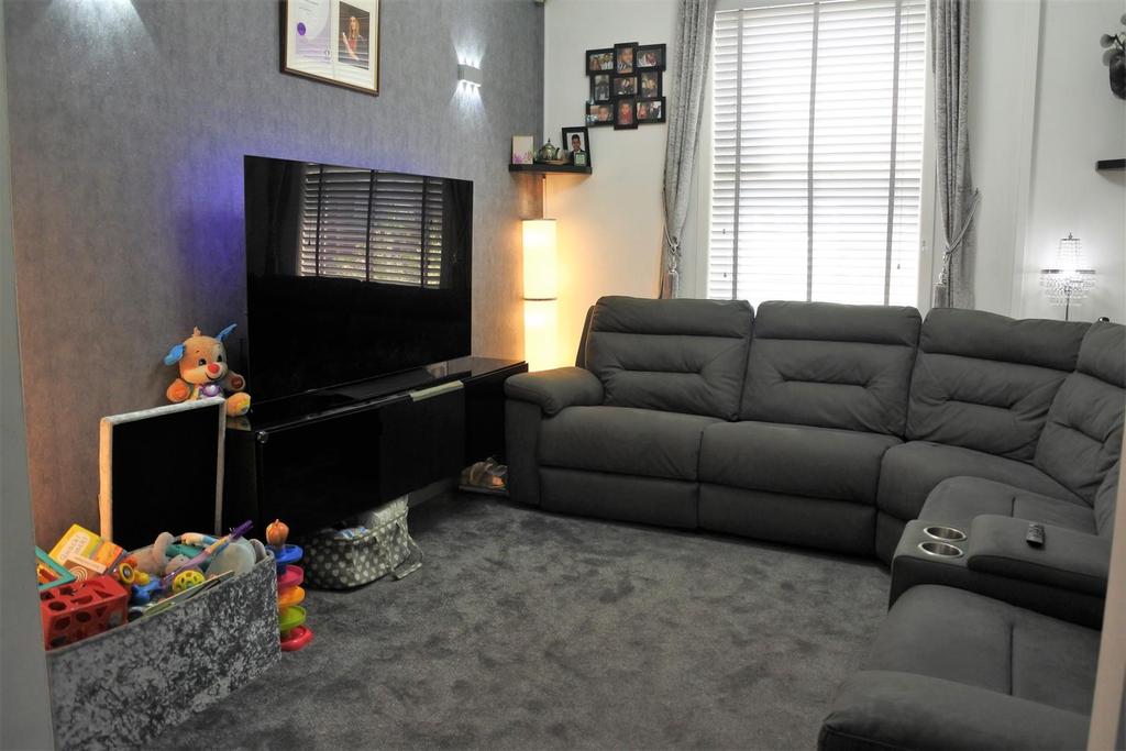 Oldham Road, AshtonUnderLyne 2 bed terraced house for sale £160,000
