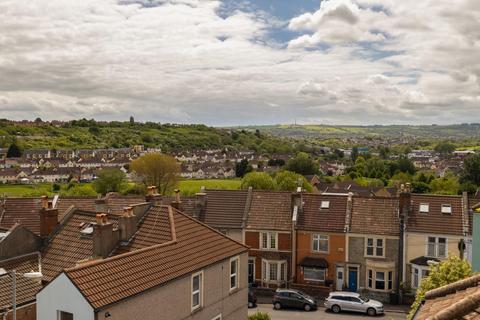 98 Quantock Road, Bristol, BS3 4PE