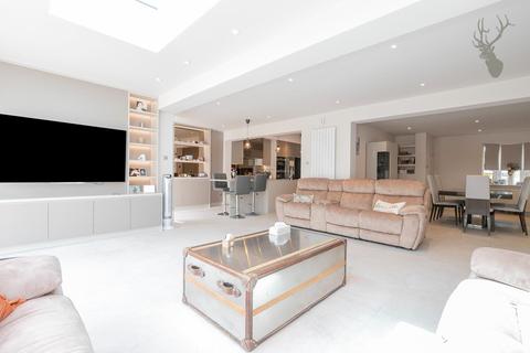 67 Grange Crescent, Chigwell, IG7 5JD