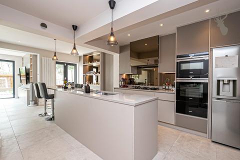 67 Grange Crescent, Chigwell, IG7 5JD