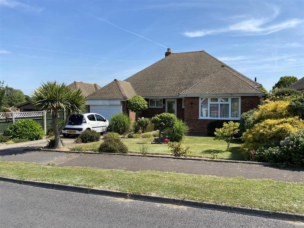 Fowlers Close, BexhillOnSea 2 bed detached bungalow £550,000