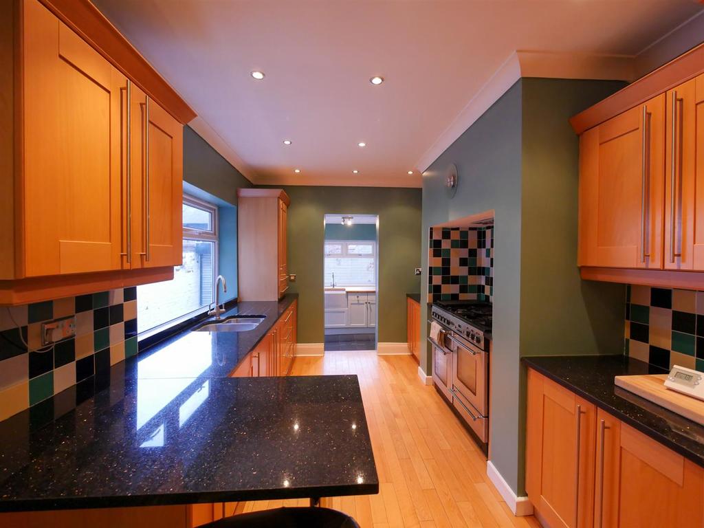Kitchen/ Breakfast Room
