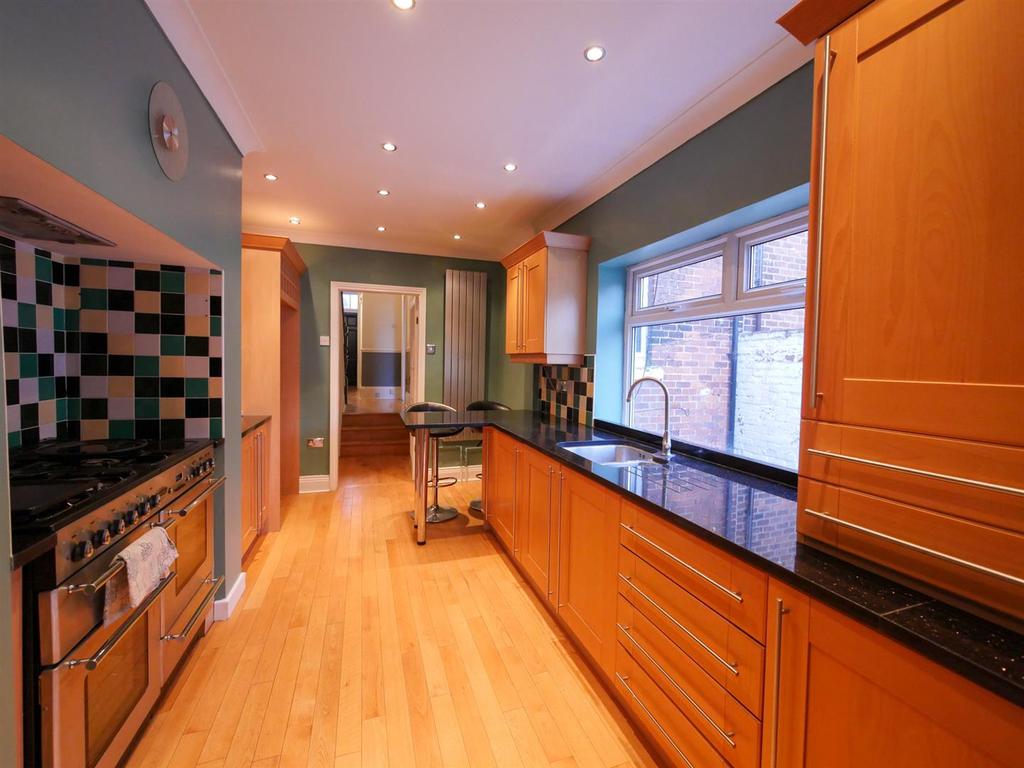Kitchen/ Breakfast Room