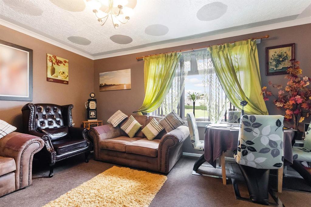 45 Whitelaw Crescent, Dunfermline... 3 bed terraced house £138,000