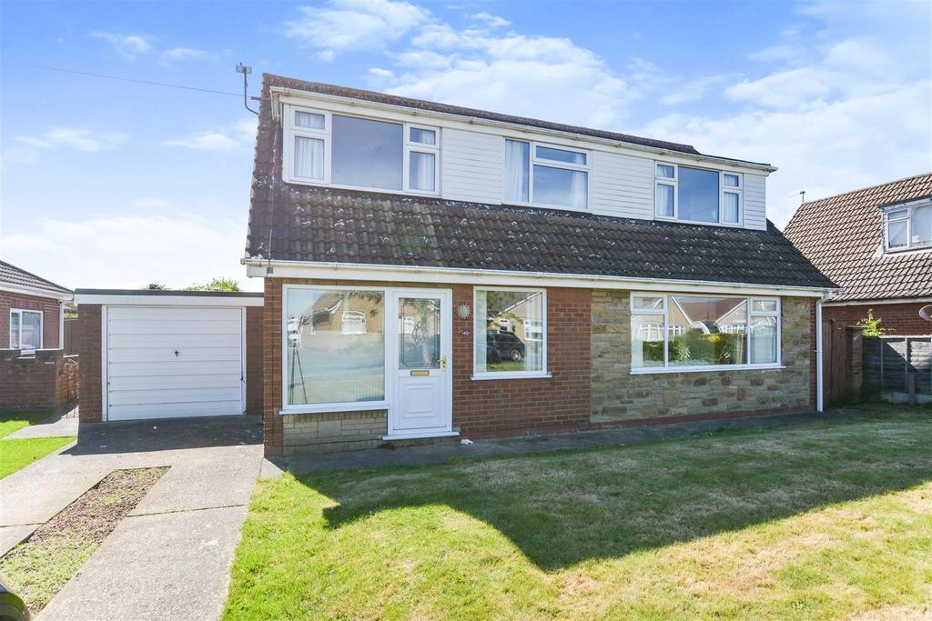 Wiltshire Avenue, BurtonUponStather, Scunthorpe 3 bed detached house