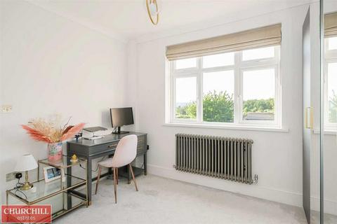 Flat 2, 2 Overton Road, London, E10 7NN